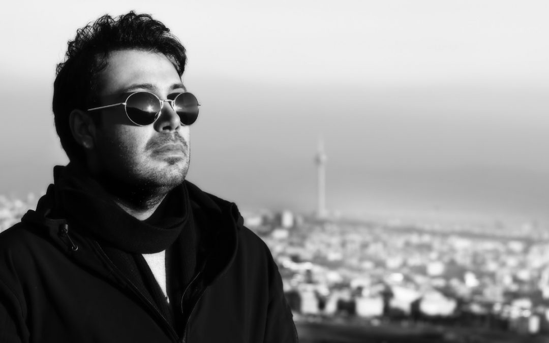 چاووشی در اوج می خواند