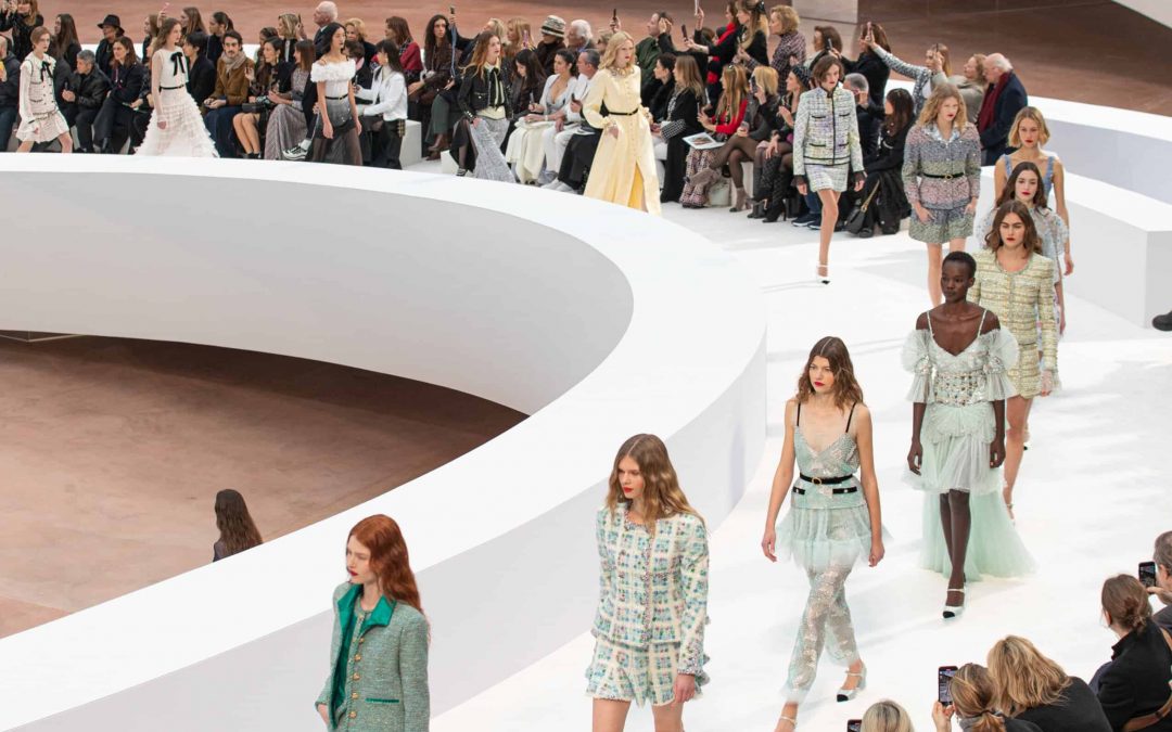 The Fusion of Chanel’s Logo with the Infinity Symbol at the 2025 Fashion Show