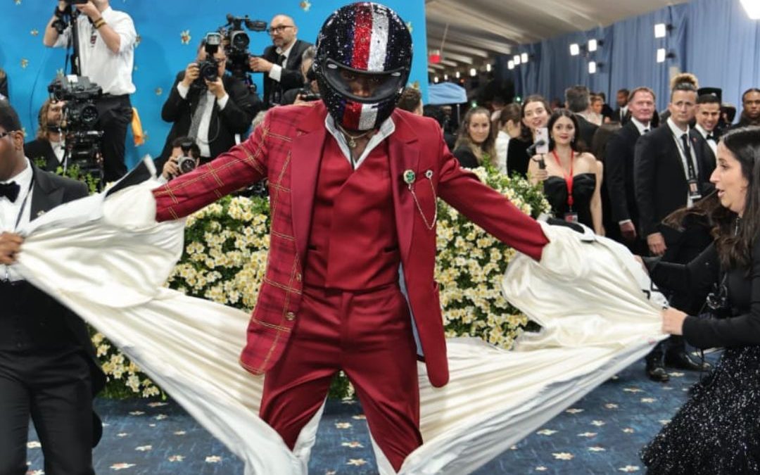 A Helmet with 20,000 Crystals: The Most Luxurious Accessory of Met Gala 2025