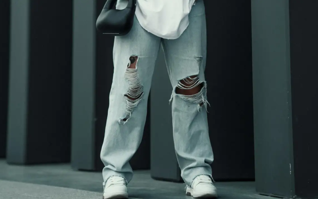 How to Incorporate Distressed Jeans into Different Styles?