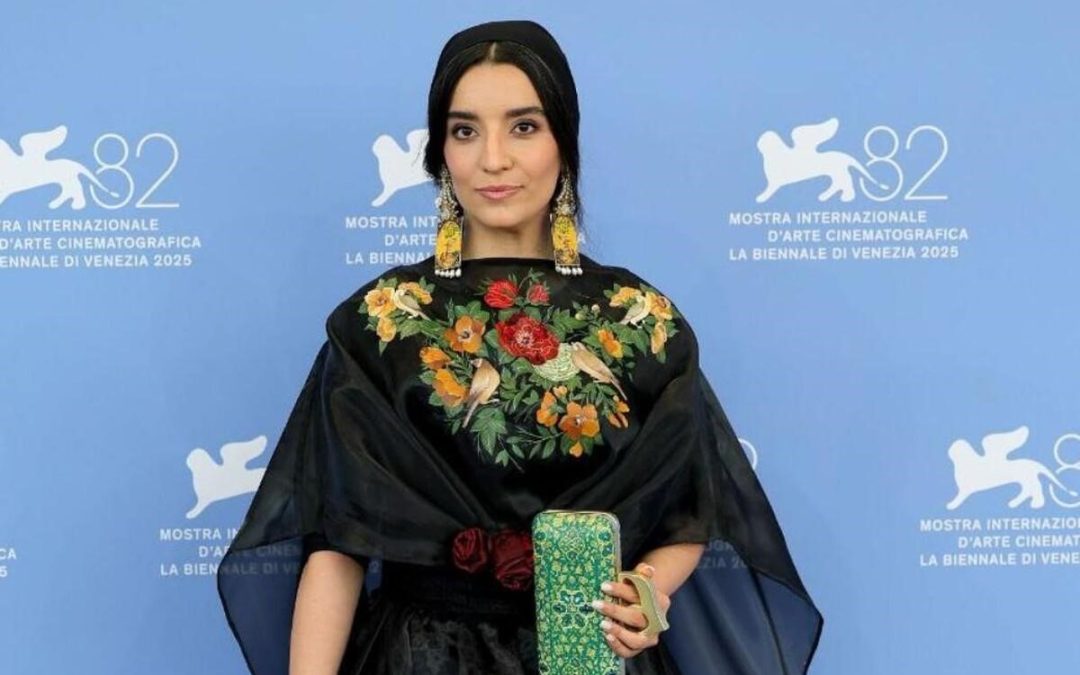 The fusion of the Persian “Gol-o-Morgh” motif in Faezeh Rad’s style at the Venice Film Festival