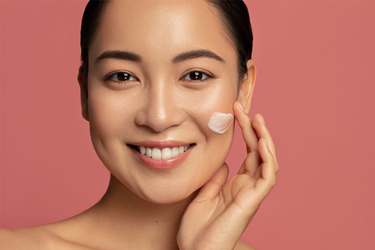 Why Using a Moisturizing Cream Is Essential