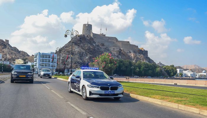 Oman Police Issues Safety Warning for Drivers on Roads Affected by Sandstorms