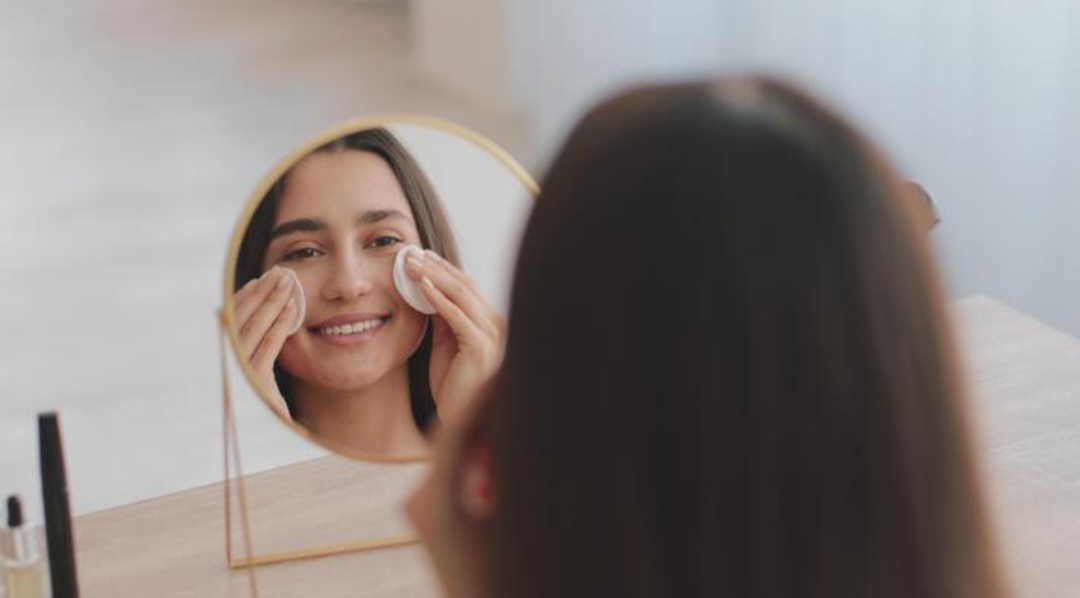 What Is Skin Oil and How Can It Be Controlled?