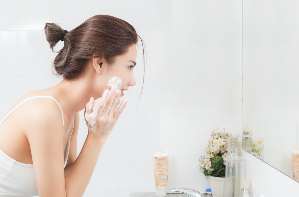 فیس‌واش چیست و چرا باید از آن استفاده کنیم؟
